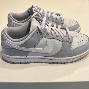 Mens size 7 two toned grey dunk low